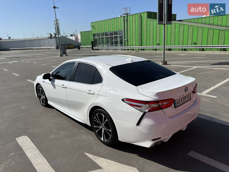 Седан Toyota Camry 2020 в Киеве