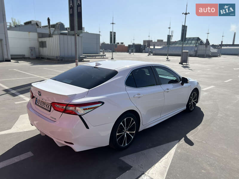 Седан Toyota Camry 2020 в Киеве
