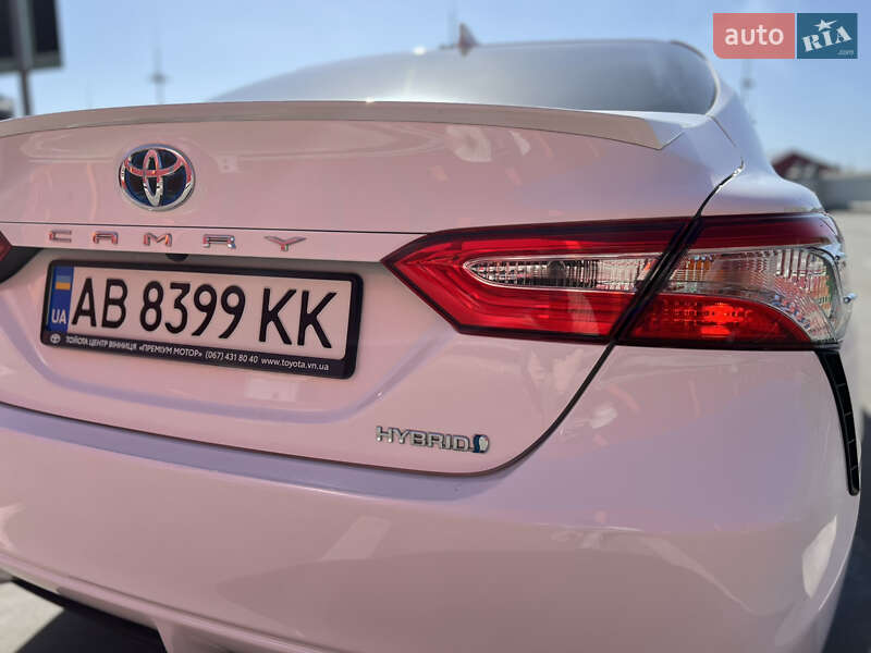 Седан Toyota Camry 2020 в Киеве