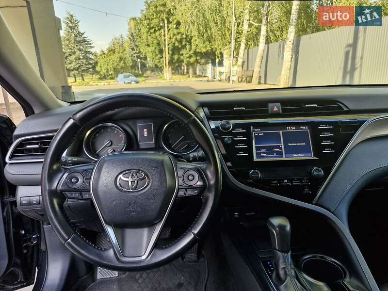 Седан Toyota Camry 2018 в Миргороде