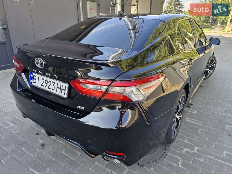 Седан Toyota Camry 2018 в Миргороде
