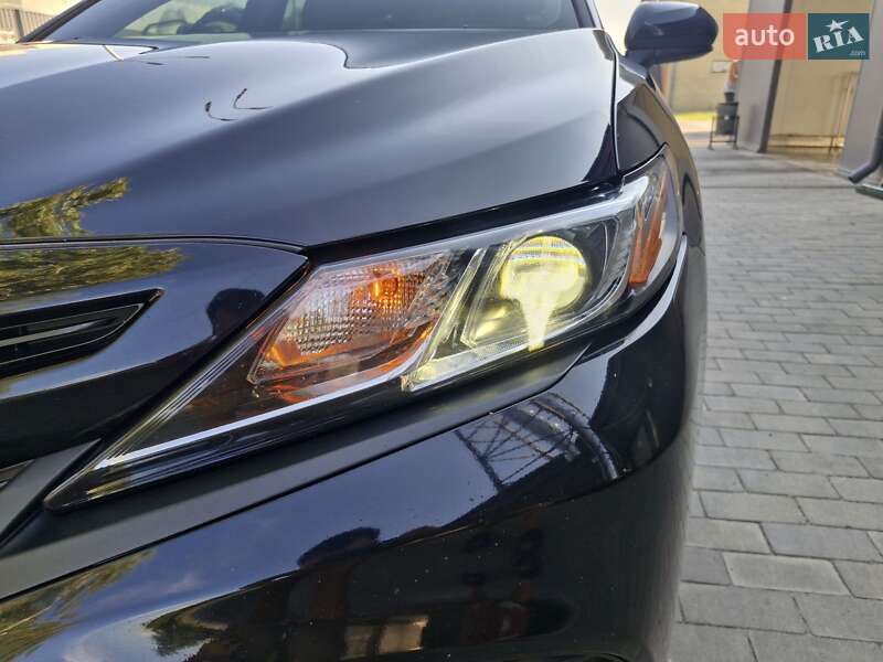 Седан Toyota Camry 2018 в Миргороде