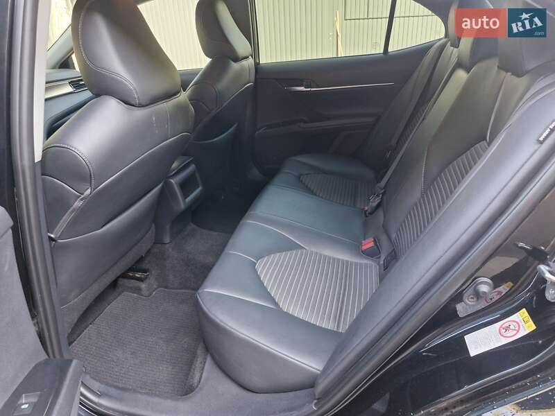 Седан Toyota Camry 2018 в Миргороде