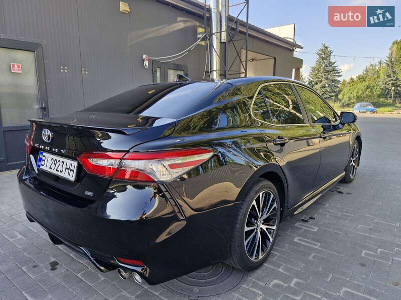 Седан Toyota Camry 2018 в Миргороде