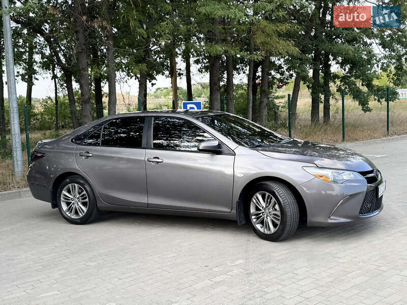 Седан Toyota Camry 2015 в Дніпрі