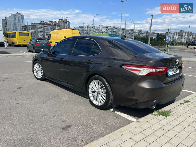 Седан Toyota Camry 2018 в Киеве