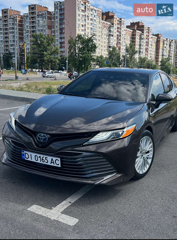 Седан Toyota Camry 2018 в Киеве