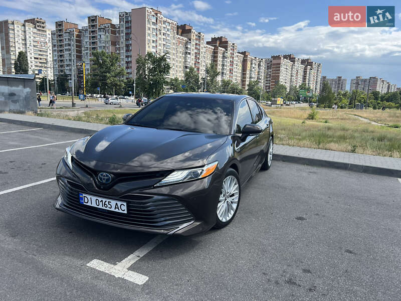 Седан Toyota Camry 2018 в Киеве