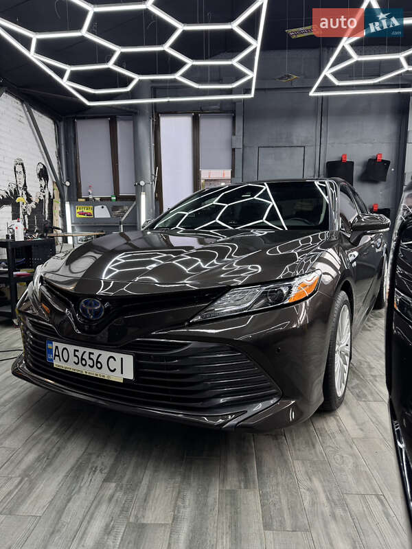 Седан Toyota Camry 2018 в Киеве