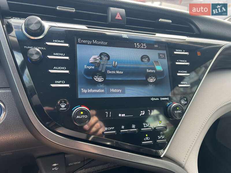 Седан Toyota Camry 2018 в Киеве