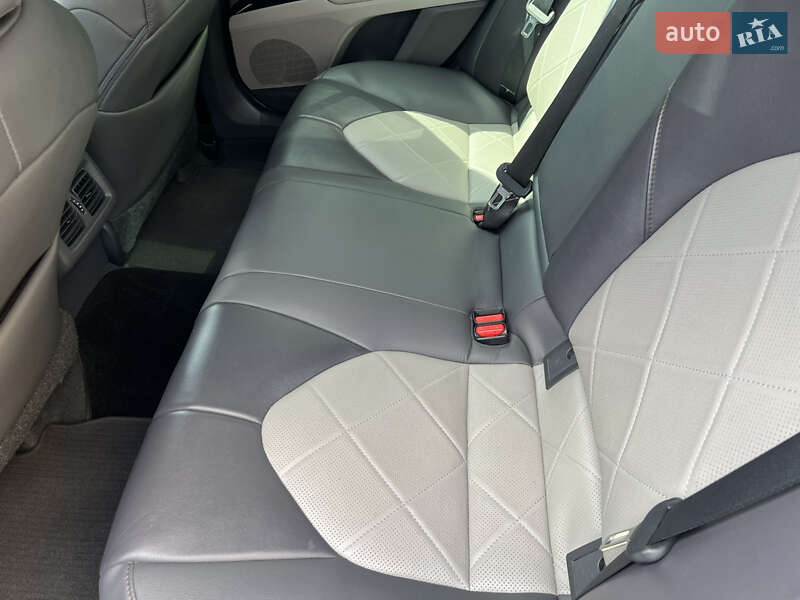 Седан Toyota Camry 2018 в Киеве