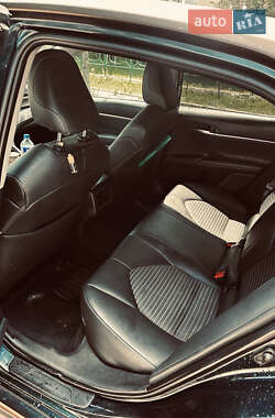 Седан Toyota Camry 2018 в 