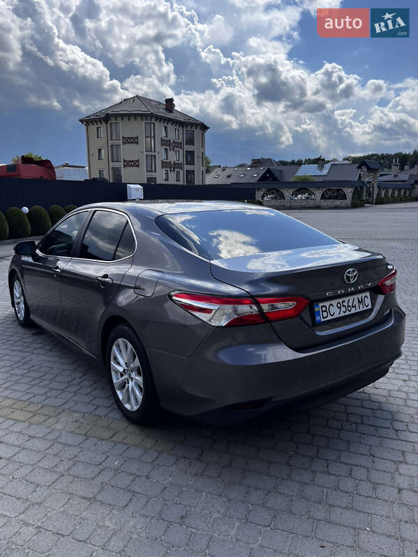 Седан Toyota Camry 2018 в Львові