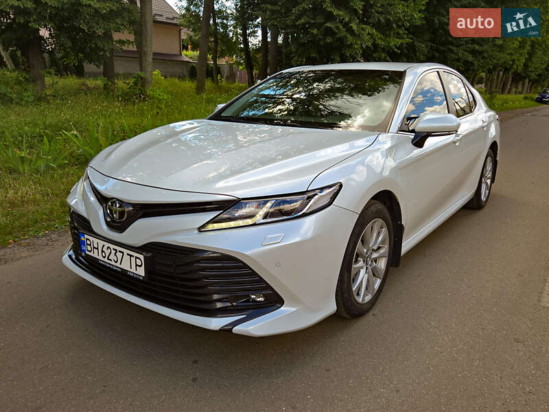 Седан Toyota Camry 2019 в Виннице