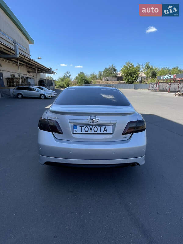 Седан Toyota Camry 2006 в Кривом Роге