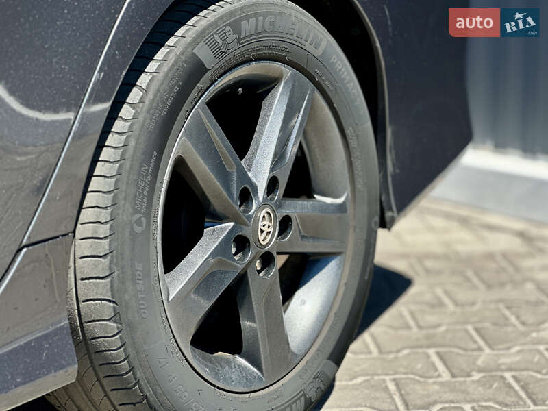 Седан Toyota Camry 2012 в Кам'янському