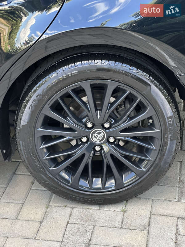 Седан Toyota Camry 2017 в Харькове