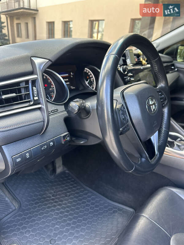 Седан Toyota Camry 2017 в Харькове