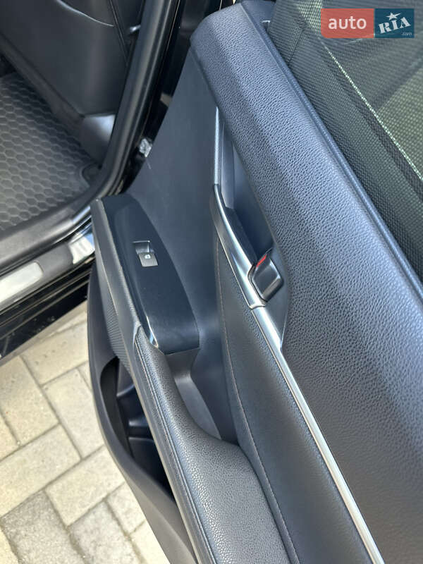 Седан Toyota Camry 2017 в Харькове