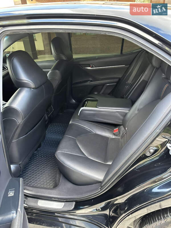 Седан Toyota Camry 2017 в Харькове