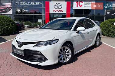 Седан Toyota Camry 2019 в Хмельницькому