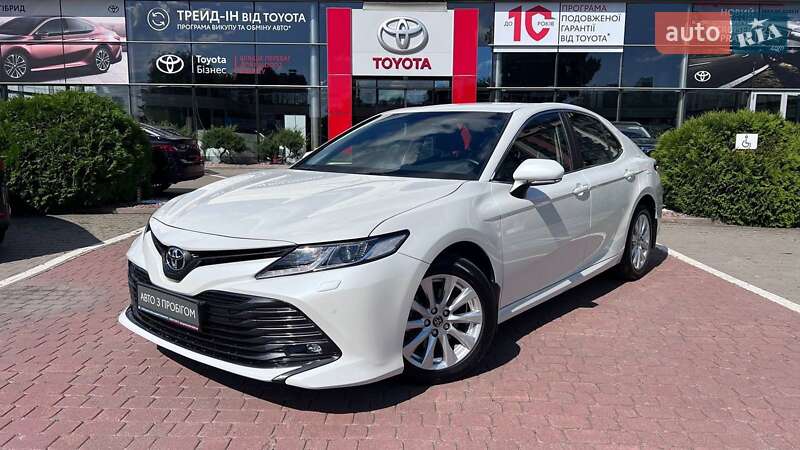 Toyota Camry 2019