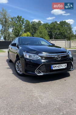 Седан Toyota Camry 2017 в Житомире