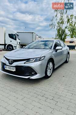 Седан Toyota Camry 2020 в Хусте