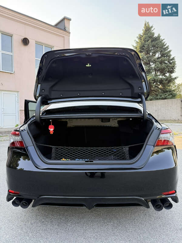 Седан Toyota Camry 2021 в Запорожье