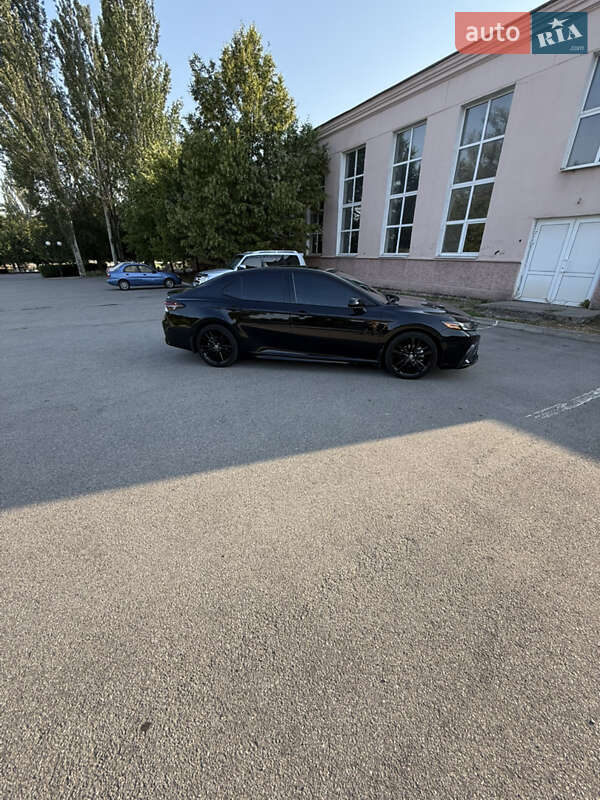 Седан Toyota Camry 2021 в Запорожье