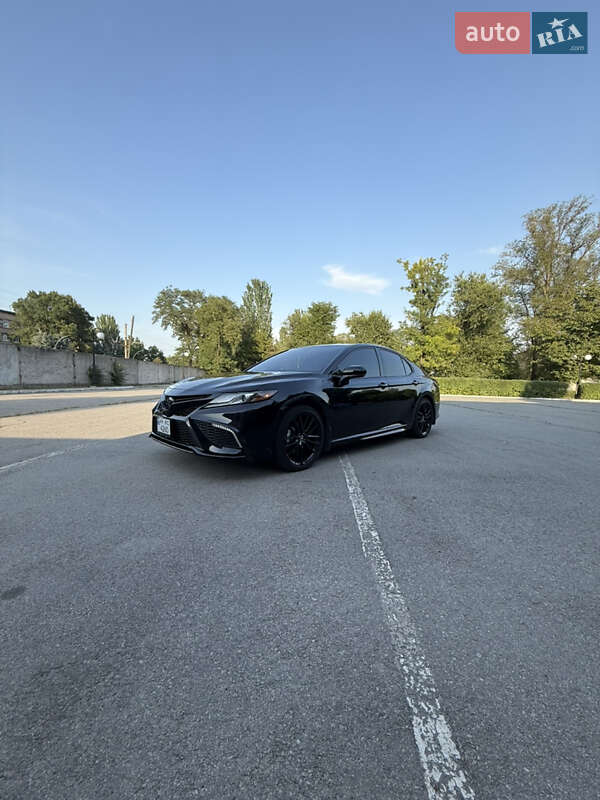 Седан Toyota Camry 2021 в Запорожье