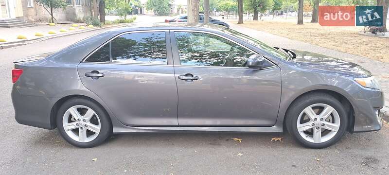 Седан Toyota Camry 2014 в Миколаєві