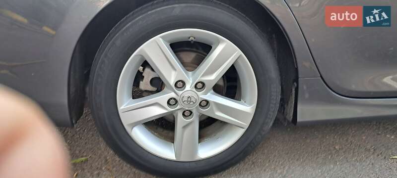 Седан Toyota Camry 2014 в Миколаєві