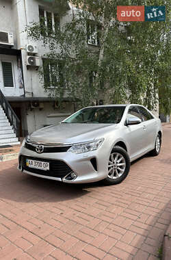 Седан Toyota Camry 2016 в Киеве