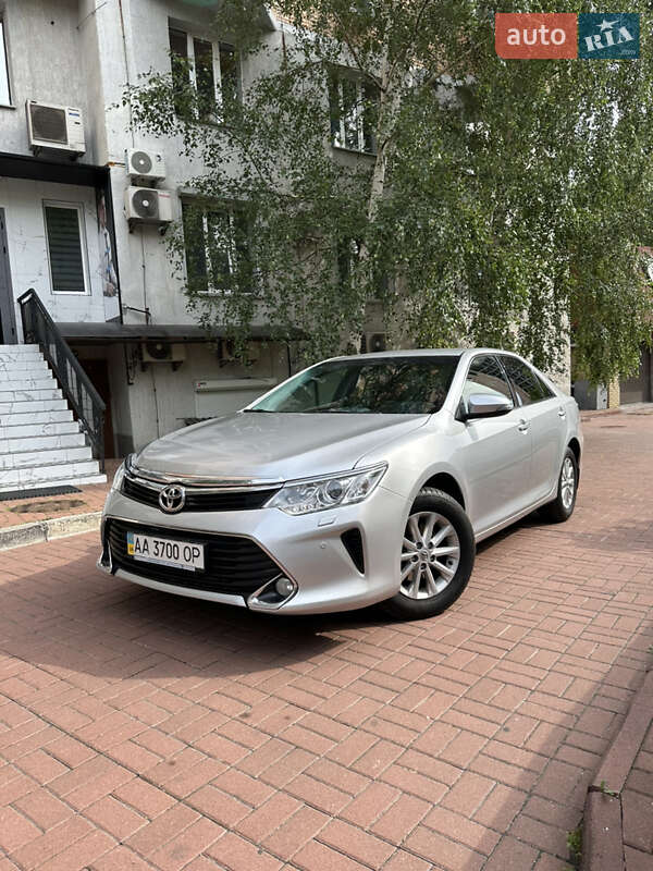 Toyota Camry 2016