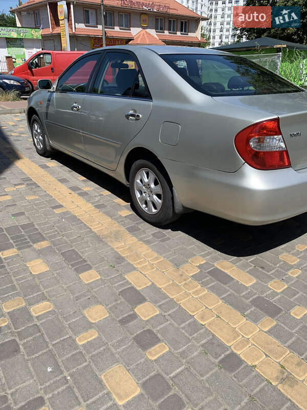 Седан Toyota Camry 2003 в Киеве