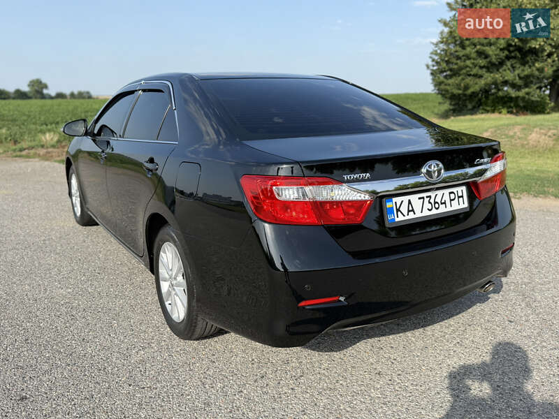 Седан Toyota Camry 2013 в Виннице