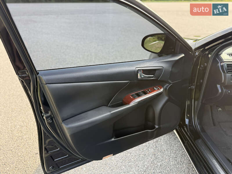 Седан Toyota Camry 2013 в Виннице
