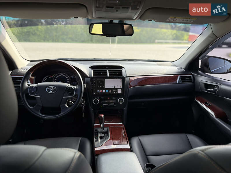 Седан Toyota Camry 2013 в Виннице