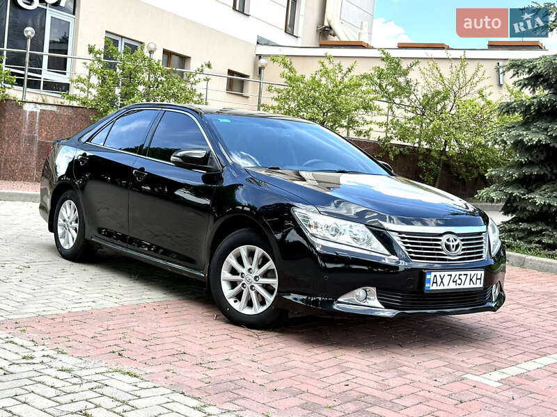 Седан Toyota Camry 2014 в Харькове