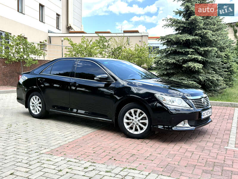 Седан Toyota Camry 2014 в Харькове