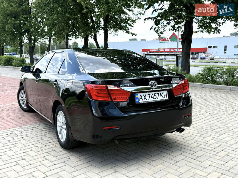 Седан Toyota Camry 2014 в Харькове