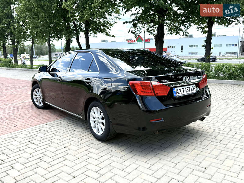 Седан Toyota Camry 2014 в Харькове