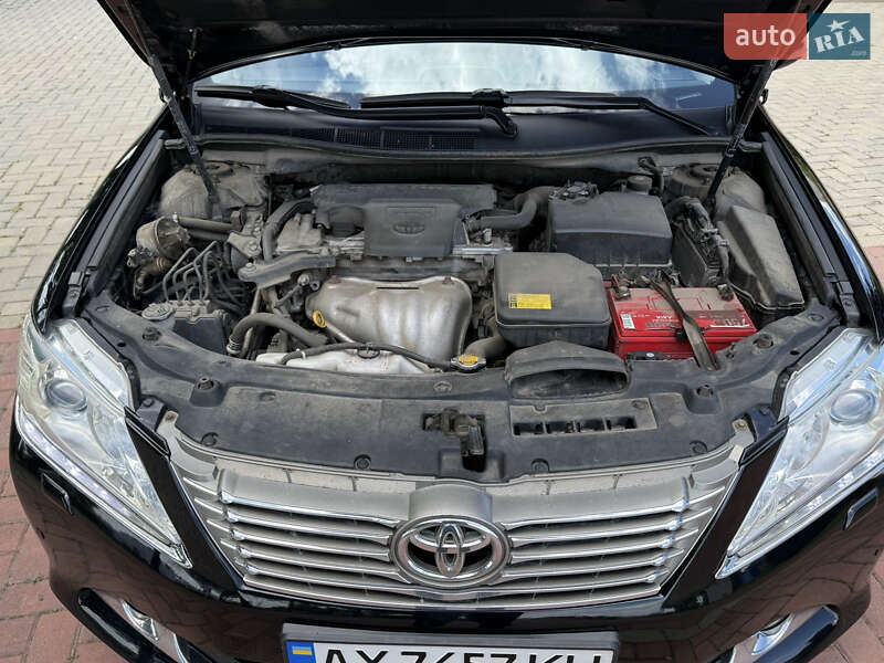 Седан Toyota Camry 2014 в Харькове