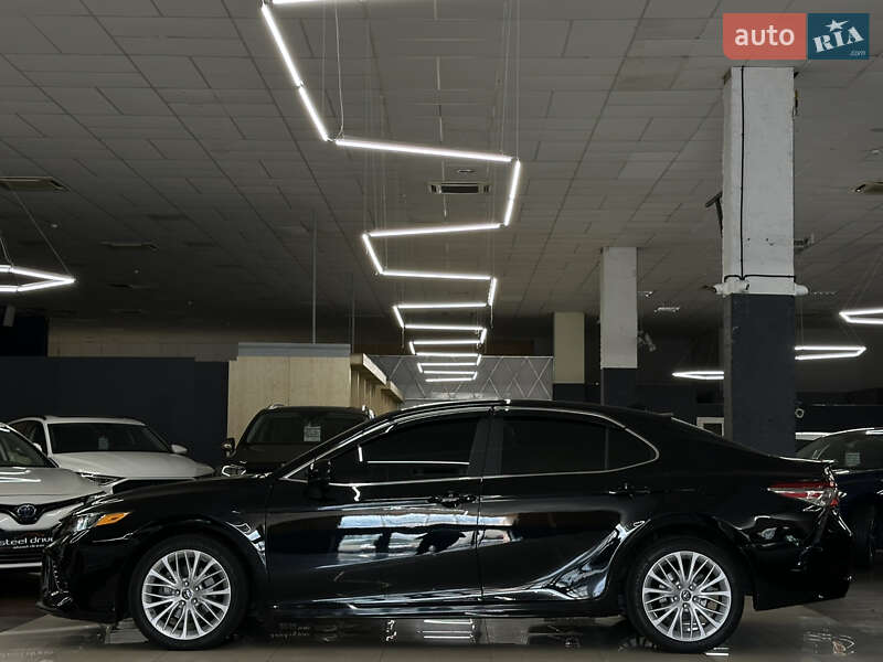 Седан Toyota Camry 2019 в Миколаєві
