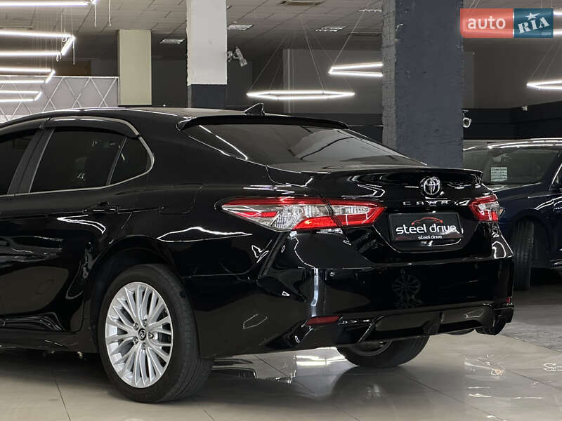 Седан Toyota Camry 2019 в Миколаєві