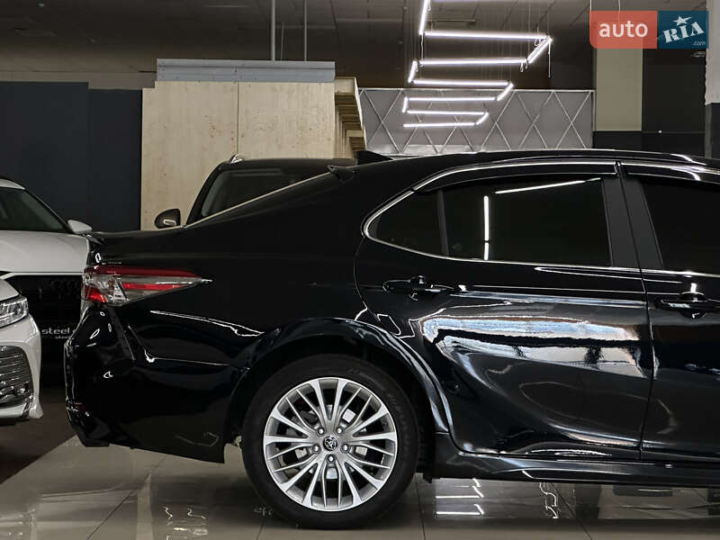 Седан Toyota Camry 2019 в Миколаєві