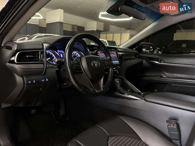 Седан Toyota Camry 2019 в Миколаєві