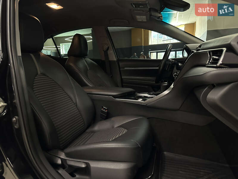 Седан Toyota Camry 2019 в Миколаєві