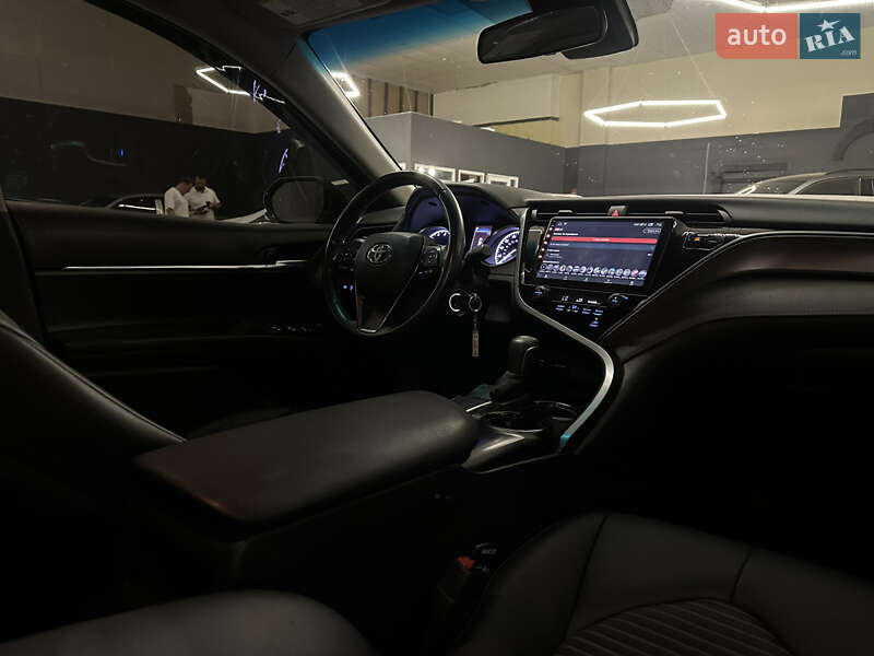Седан Toyota Camry 2019 в Миколаєві